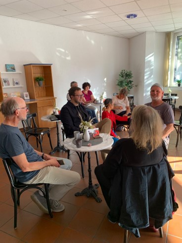 Bürgermeister Dr. Max Bieri zu Besuch in der Baptisten-Gemeinde Hanau
