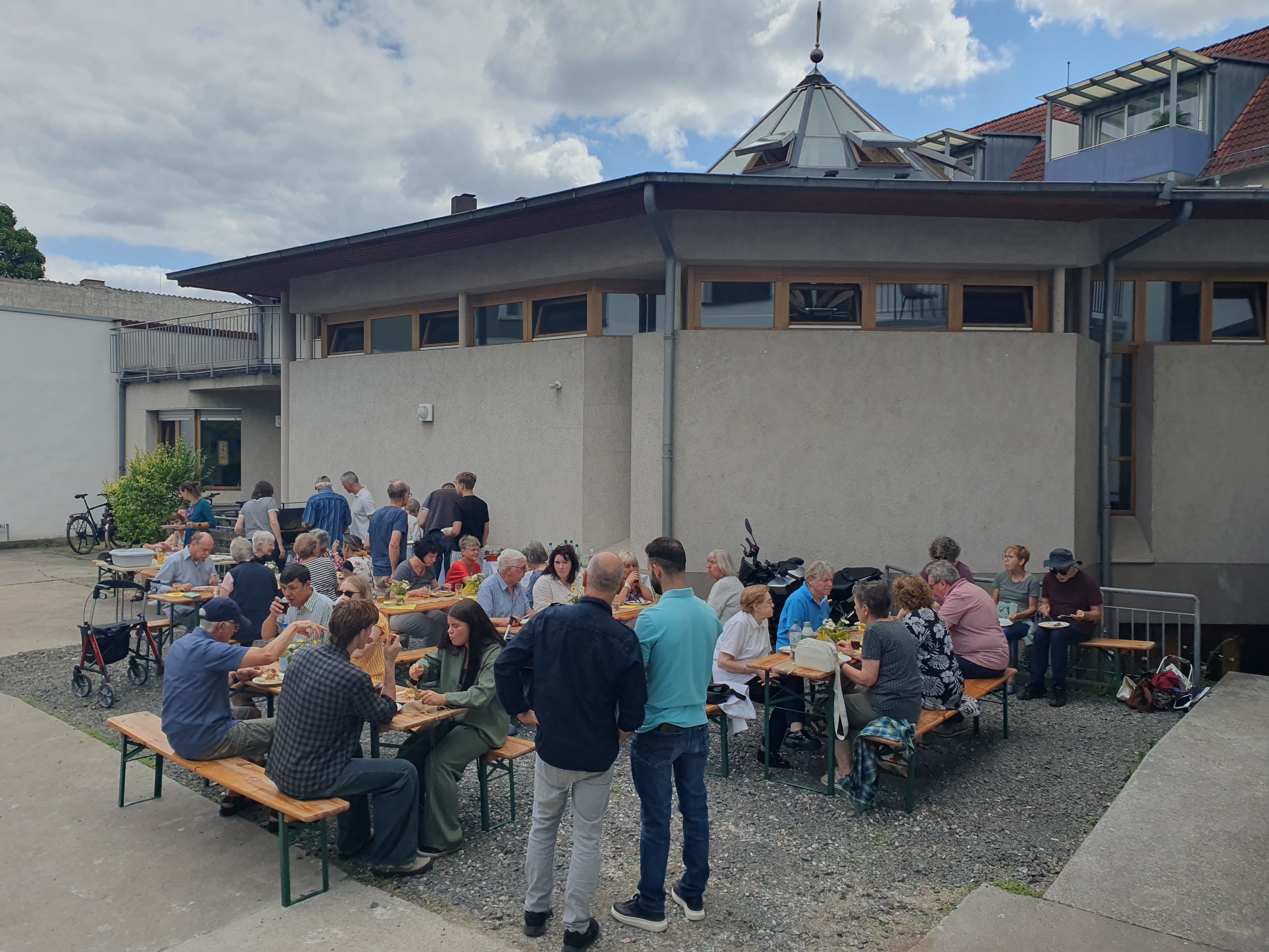 Hof-Fest der Baptisten-Gemeinde mit Hausbewohnern